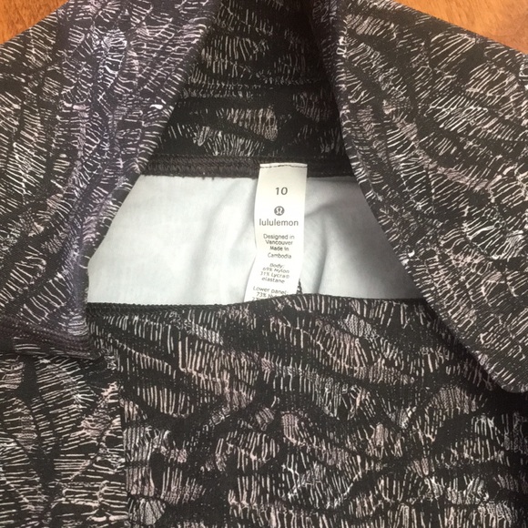 Lululemon winder under crops 23” scallop. - Picture 5 of 6